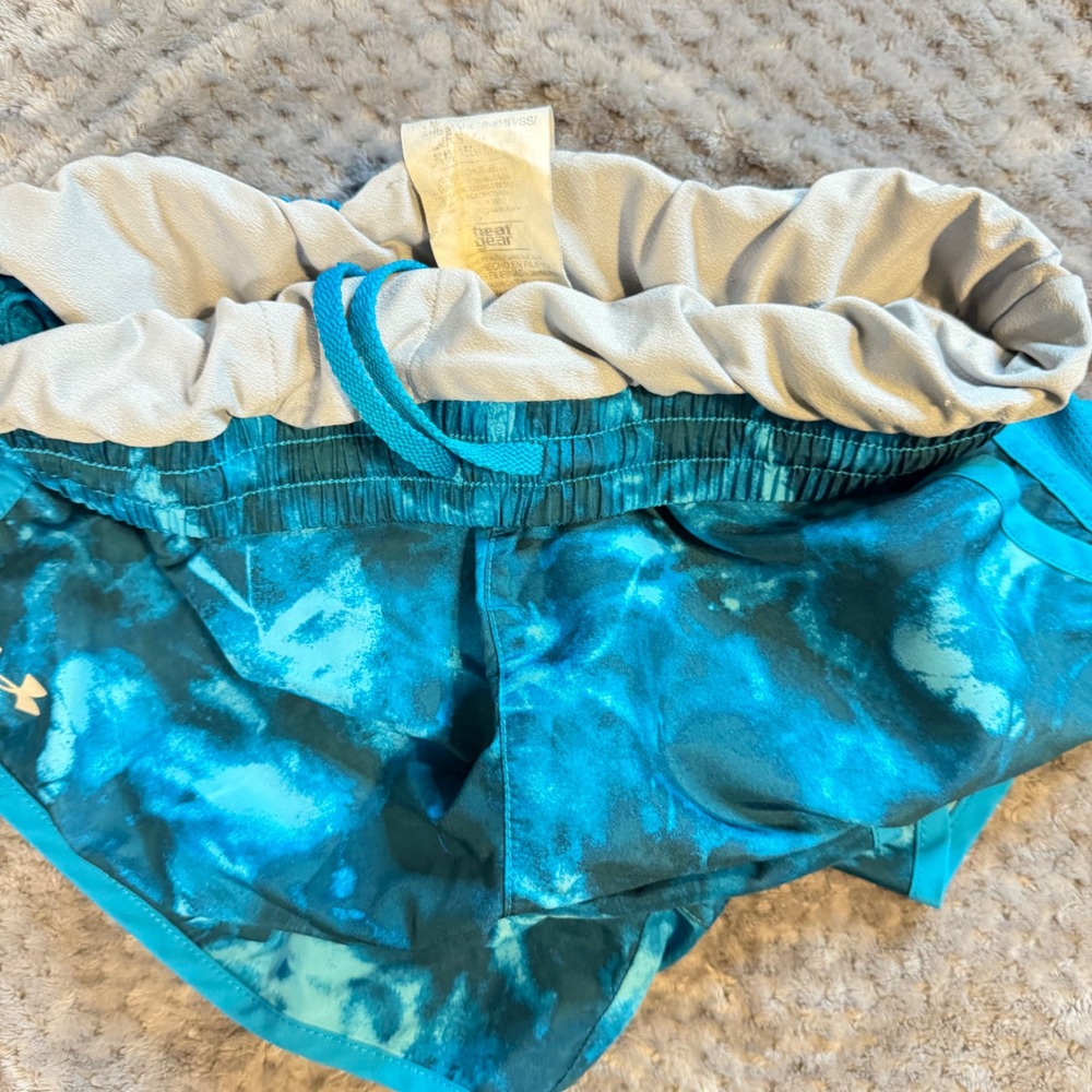 Under Armour Womens HeatGear Fly By Running Shorts Teal Blue Tie Dye XS 0635 - Picture 6 of 8